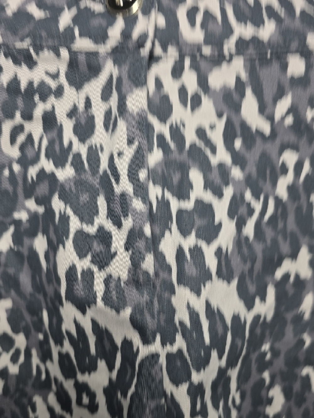 Isaac Mizrahi NY Leopard Print Shorts Size 16 Black Gray - Picture 3 of 8